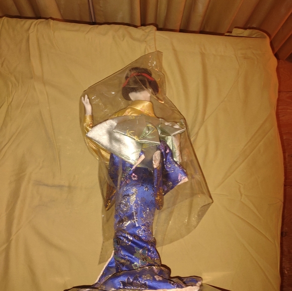 High Value Japanese Geisha Doll - Picture 7 of 14